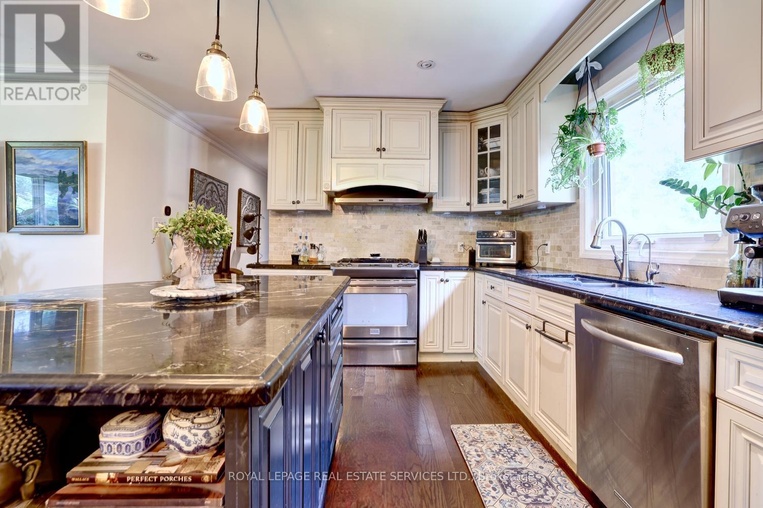 1028 CEDAR AVENUE - 15
