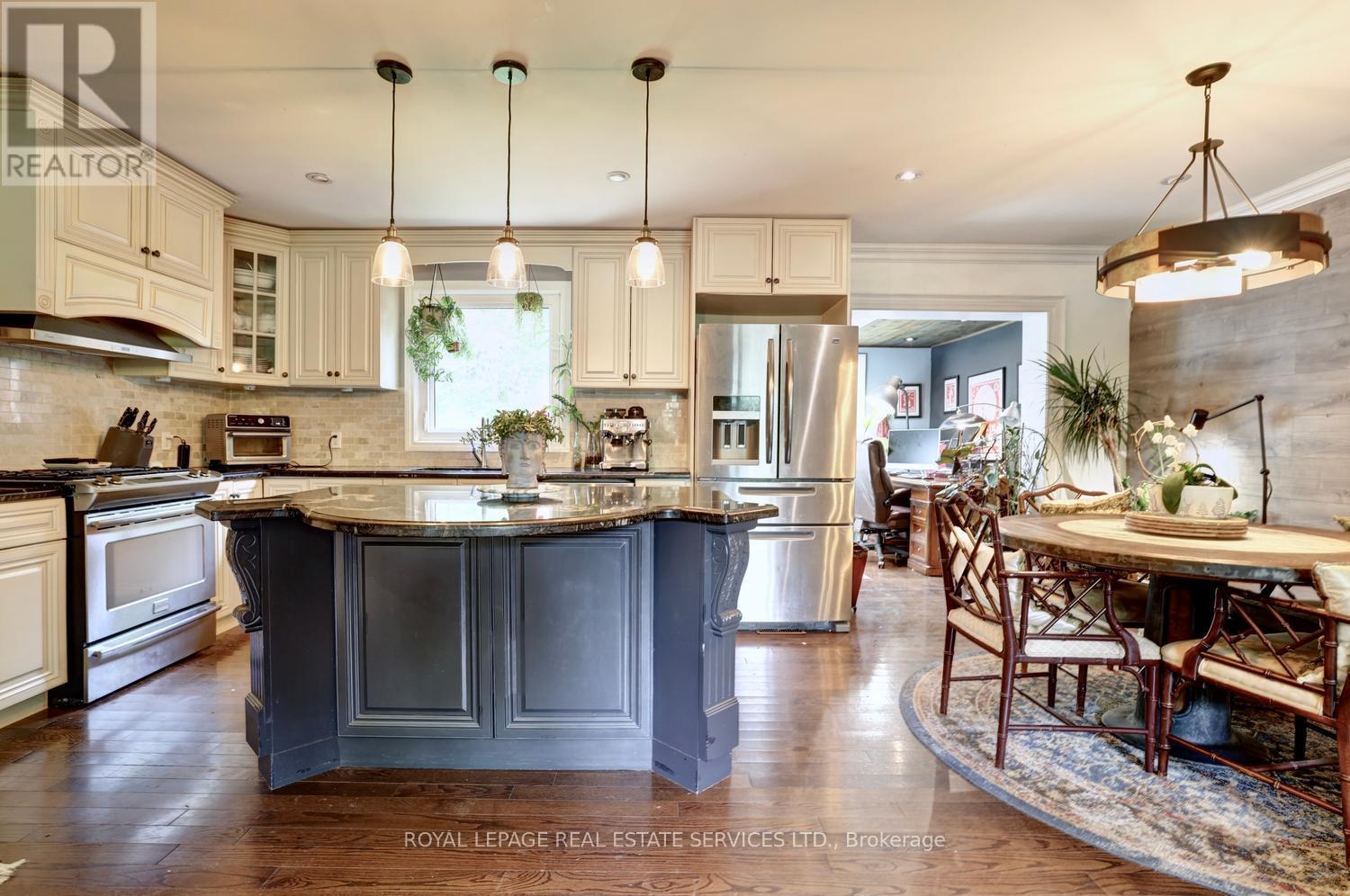 1028 CEDAR AVENUE - 13