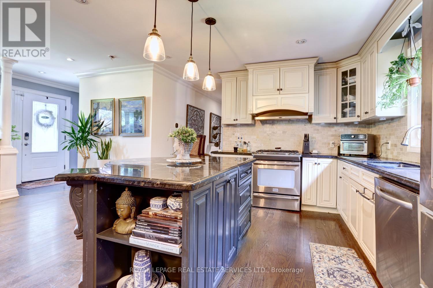 1028 CEDAR AVENUE - 19
