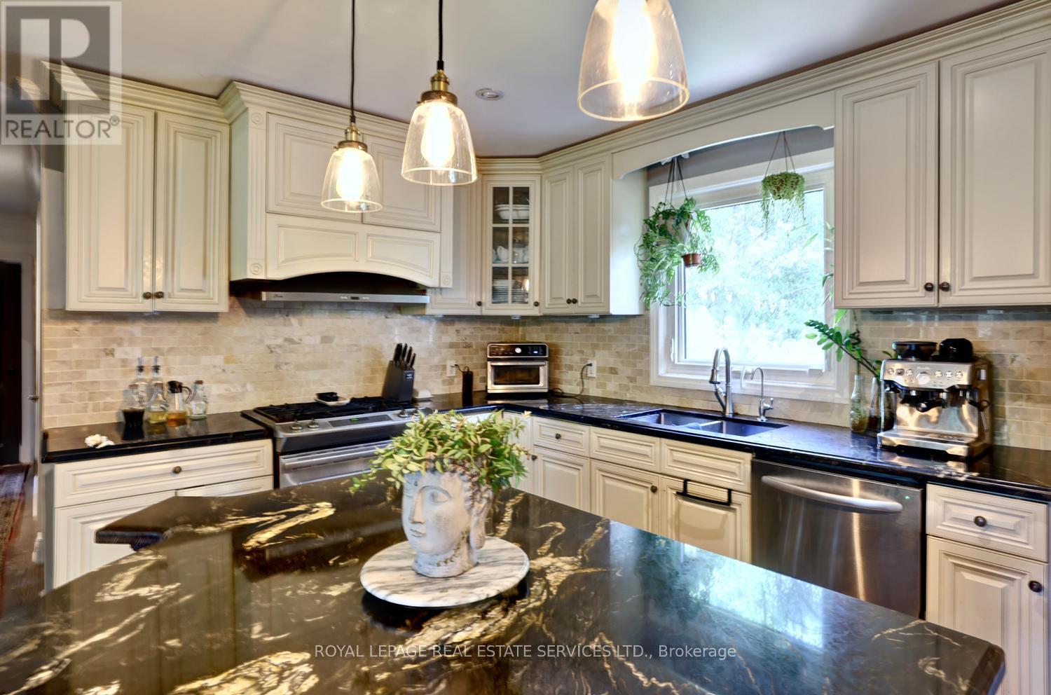1028 CEDAR AVENUE - 20