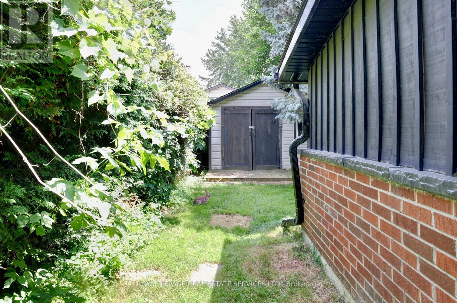 1028 CEDAR AVENUE - 32