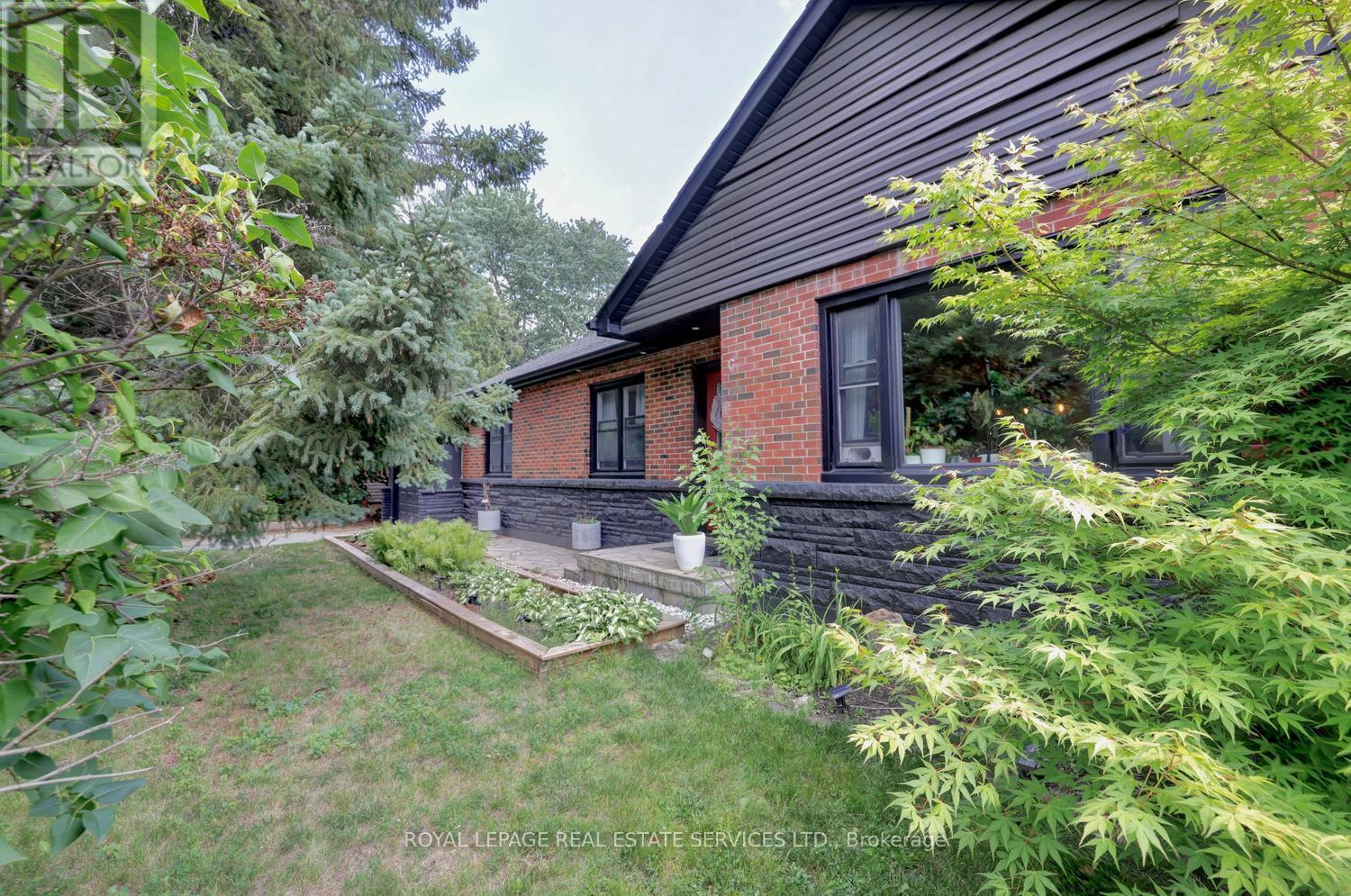 1028 CEDAR AVENUE - 4