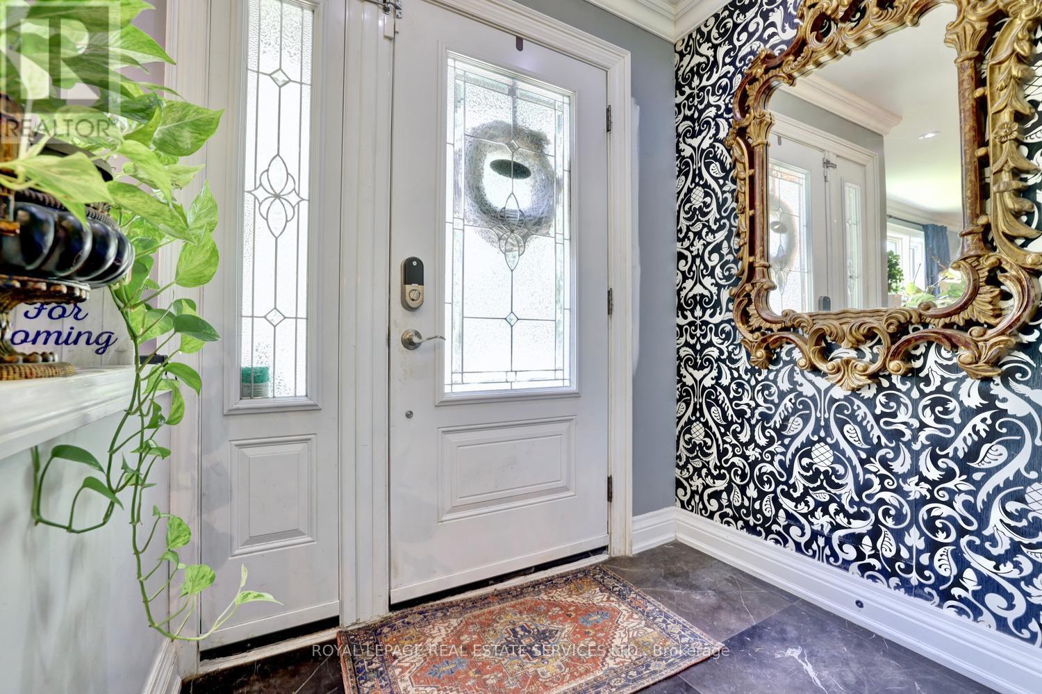 1028 CEDAR AVENUE - 6