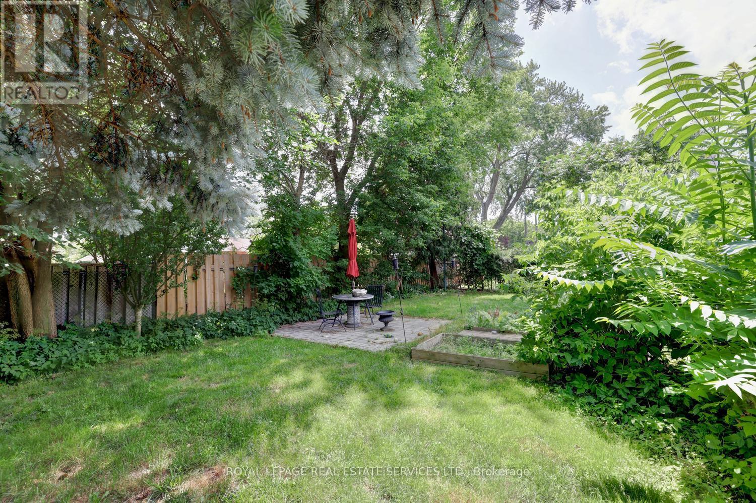 1028 CEDAR AVENUE - 35