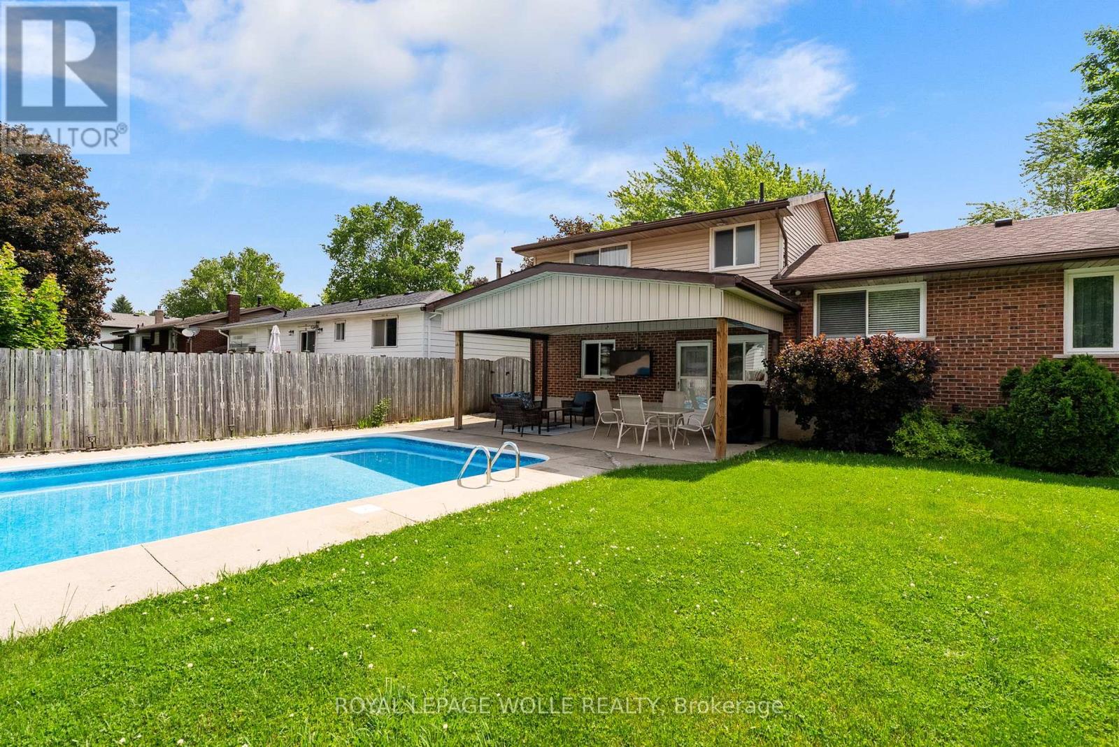 218 ARRIS CRESCENT - 8