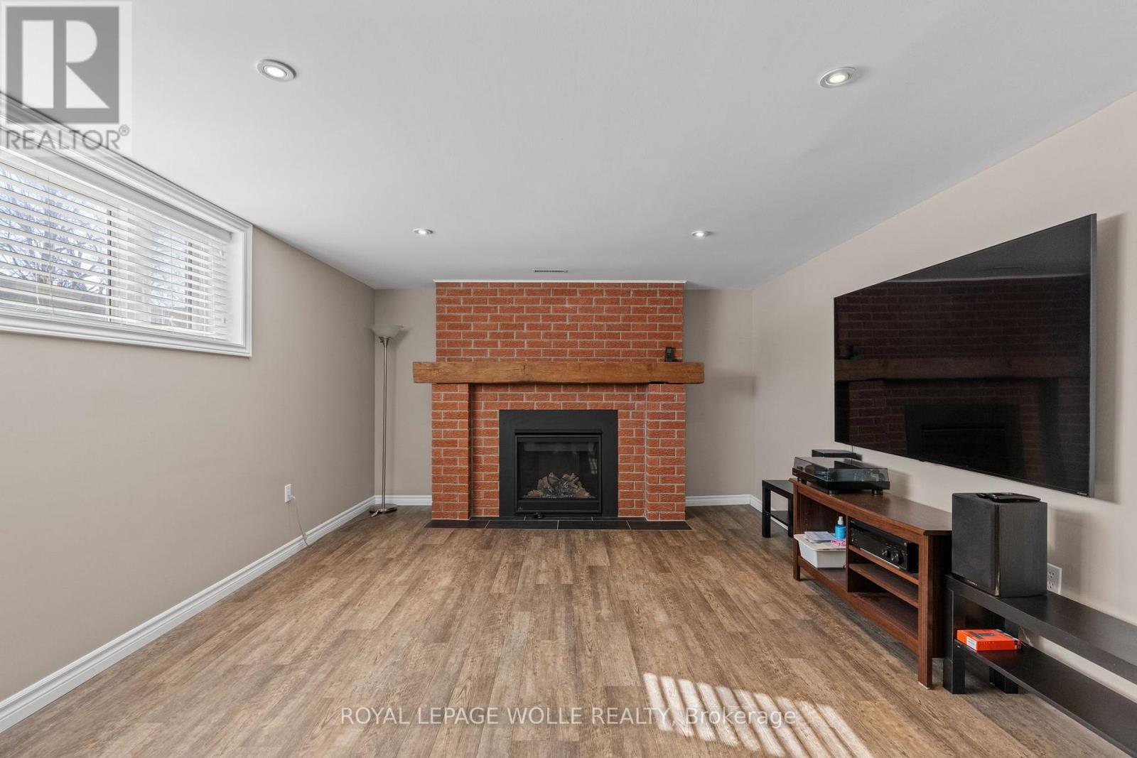 218 ARRIS CRESCENT - 35