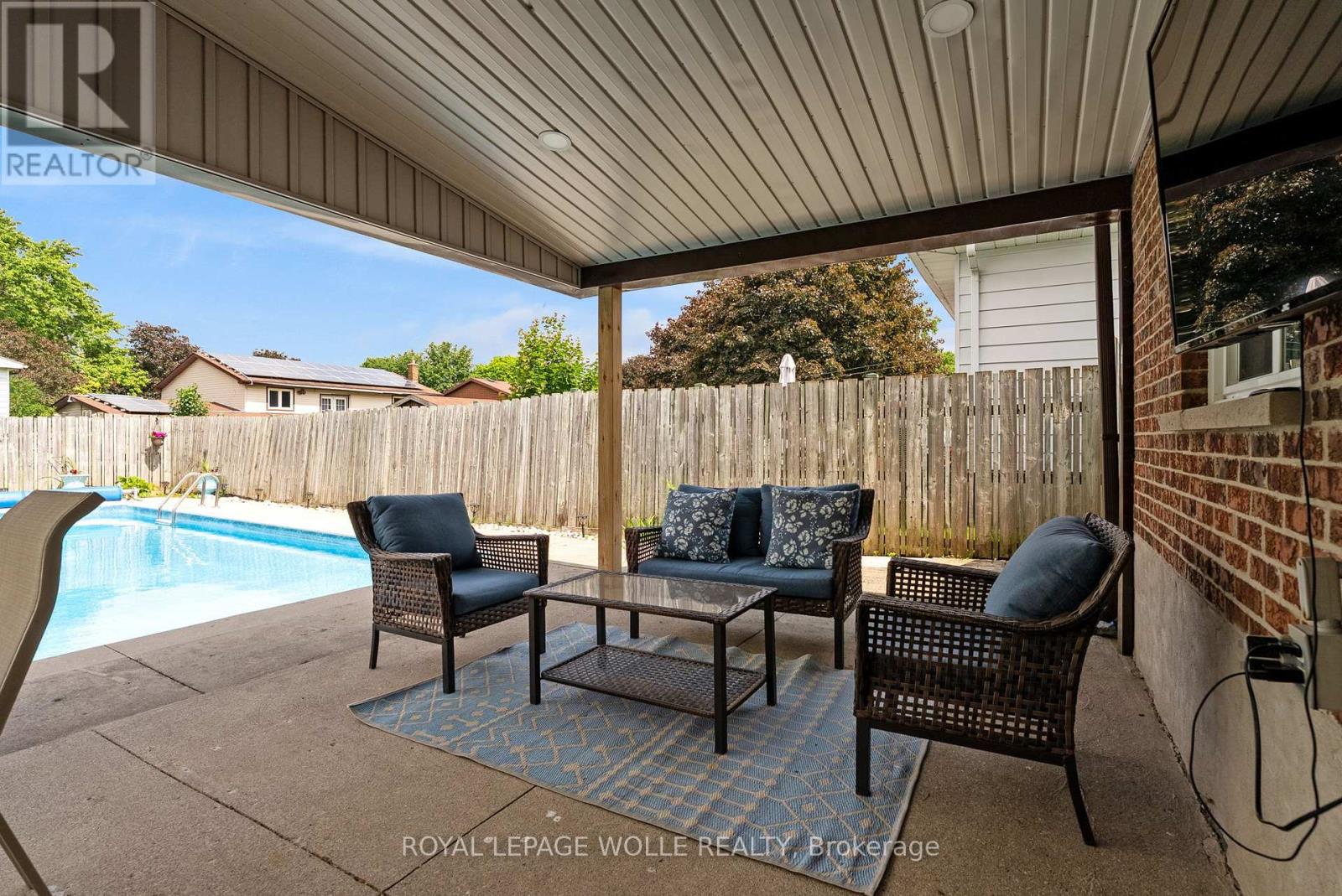 218 ARRIS CRESCENT - 4