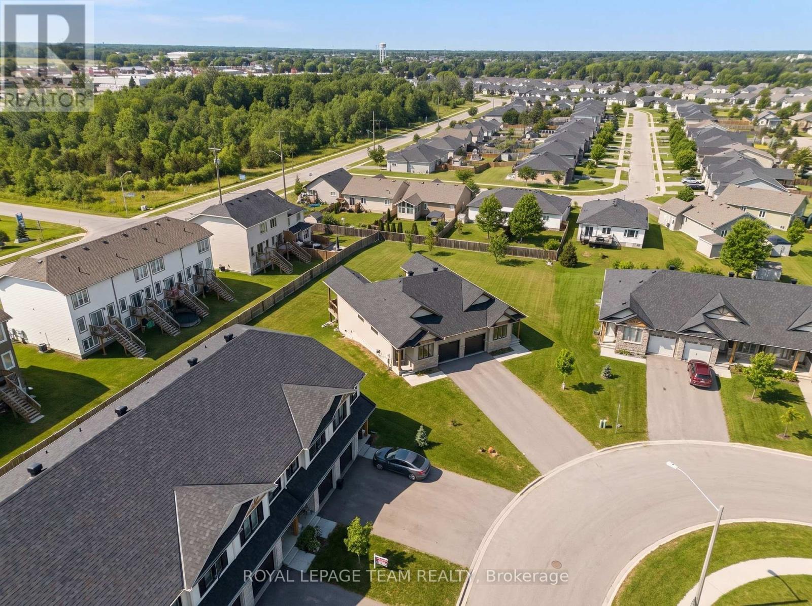 52 WHITCOMB CRESCENT - 38