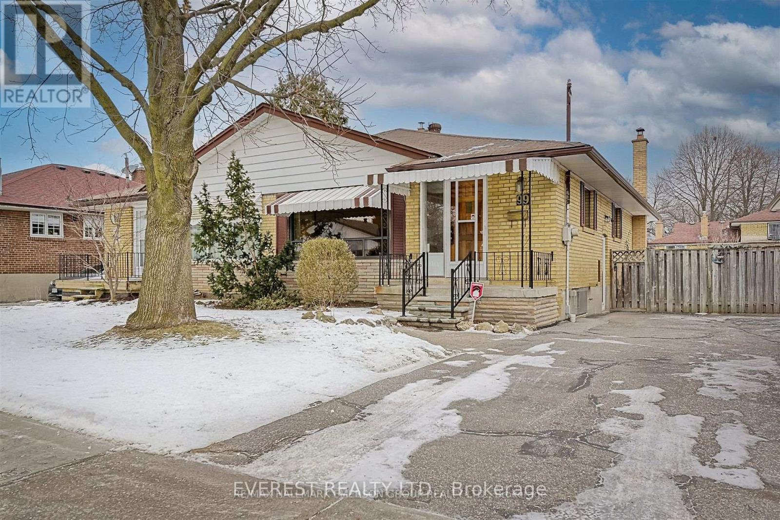 Photo of 99 Rochman Boulevard