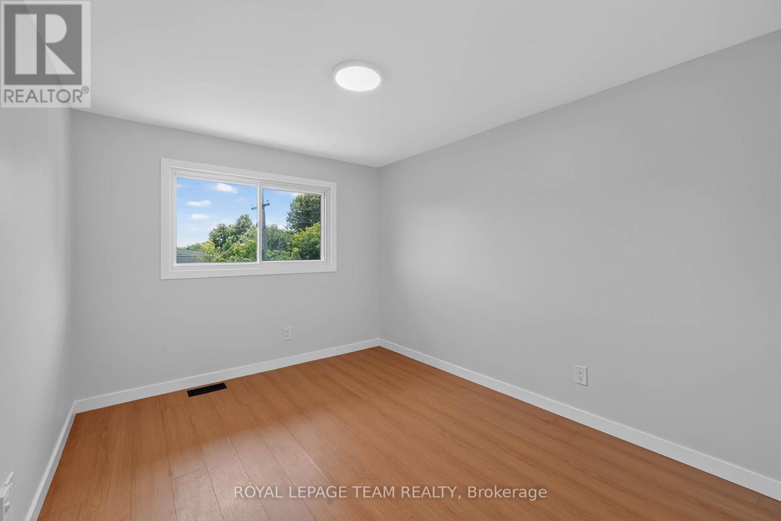 5 Bed, 2 Bath House for Sale in Ottawa – 64 MULVAGH AVENUE, Ottawa – MLS# X13523262 - Image 28
