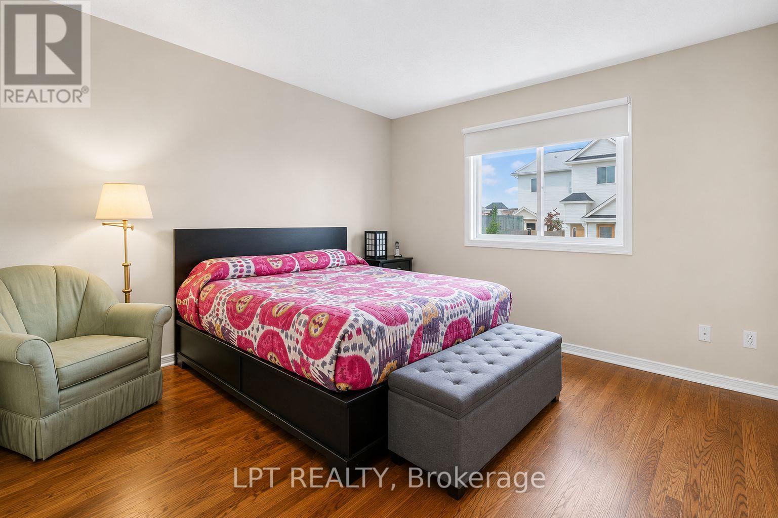 3 Bed, 3 Bath House for Rent in Ottawa – 84 NEWBOROUGH CRESCENT, Ottawa – MLS# X13523318 - Image 11