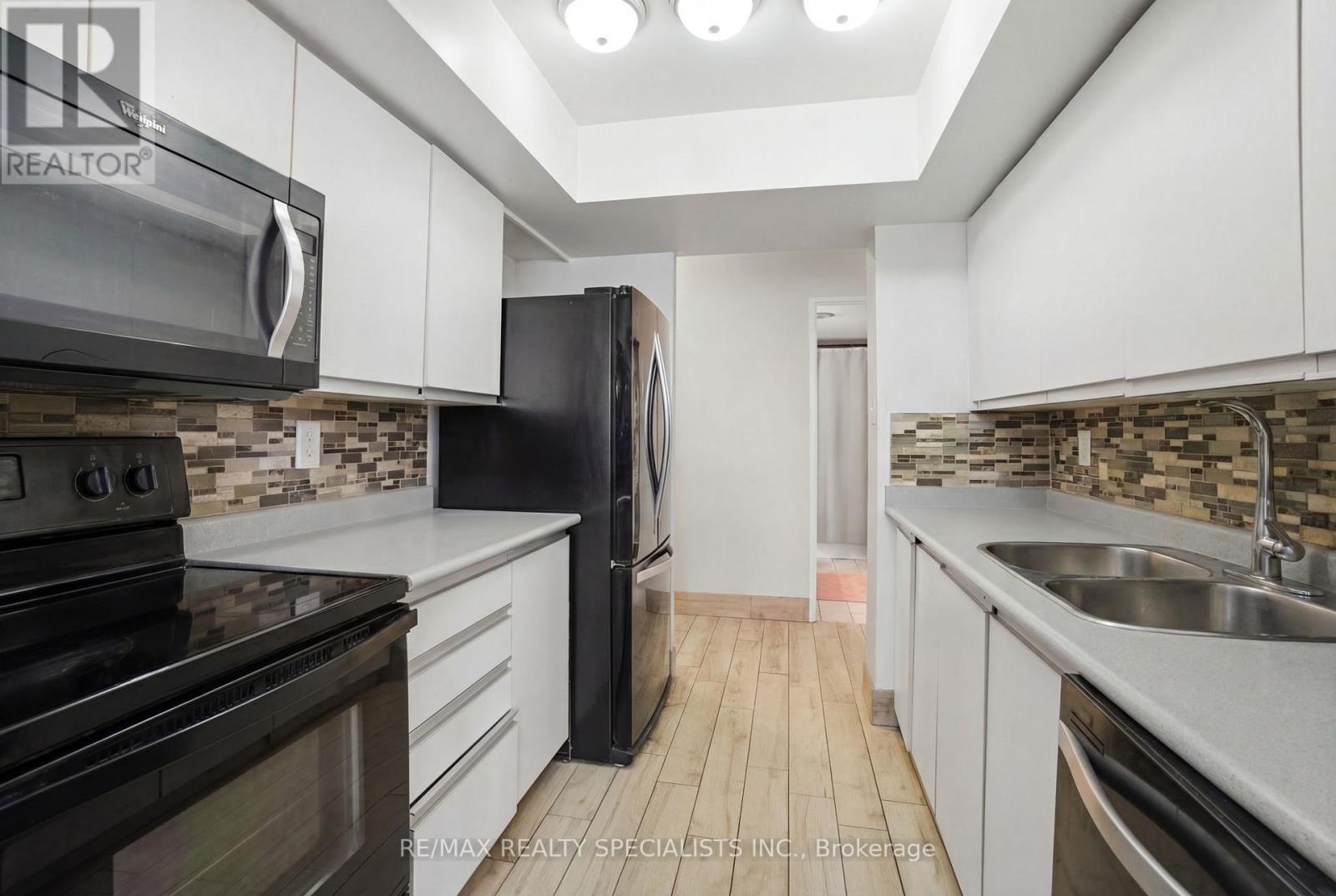 #1707 1 ROWNTREE ROAD - 16