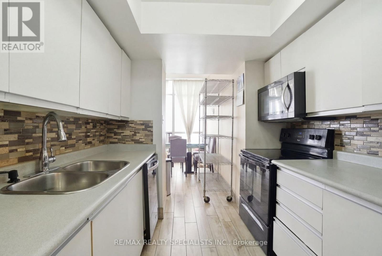 #1707 1 ROWNTREE ROAD - 17