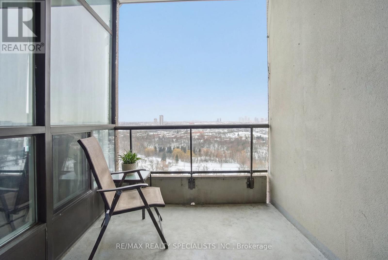 #1707 1 ROWNTREE ROAD - 25