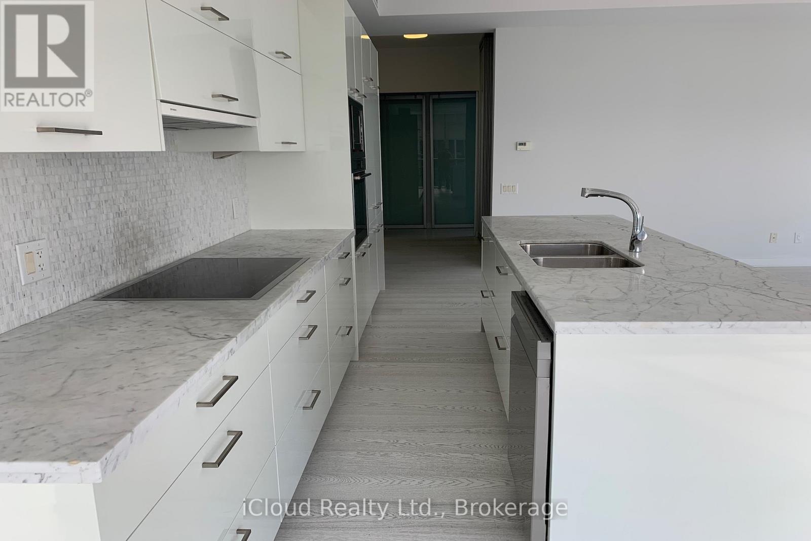 #PH-3103 90 PARK LAWN S - 24