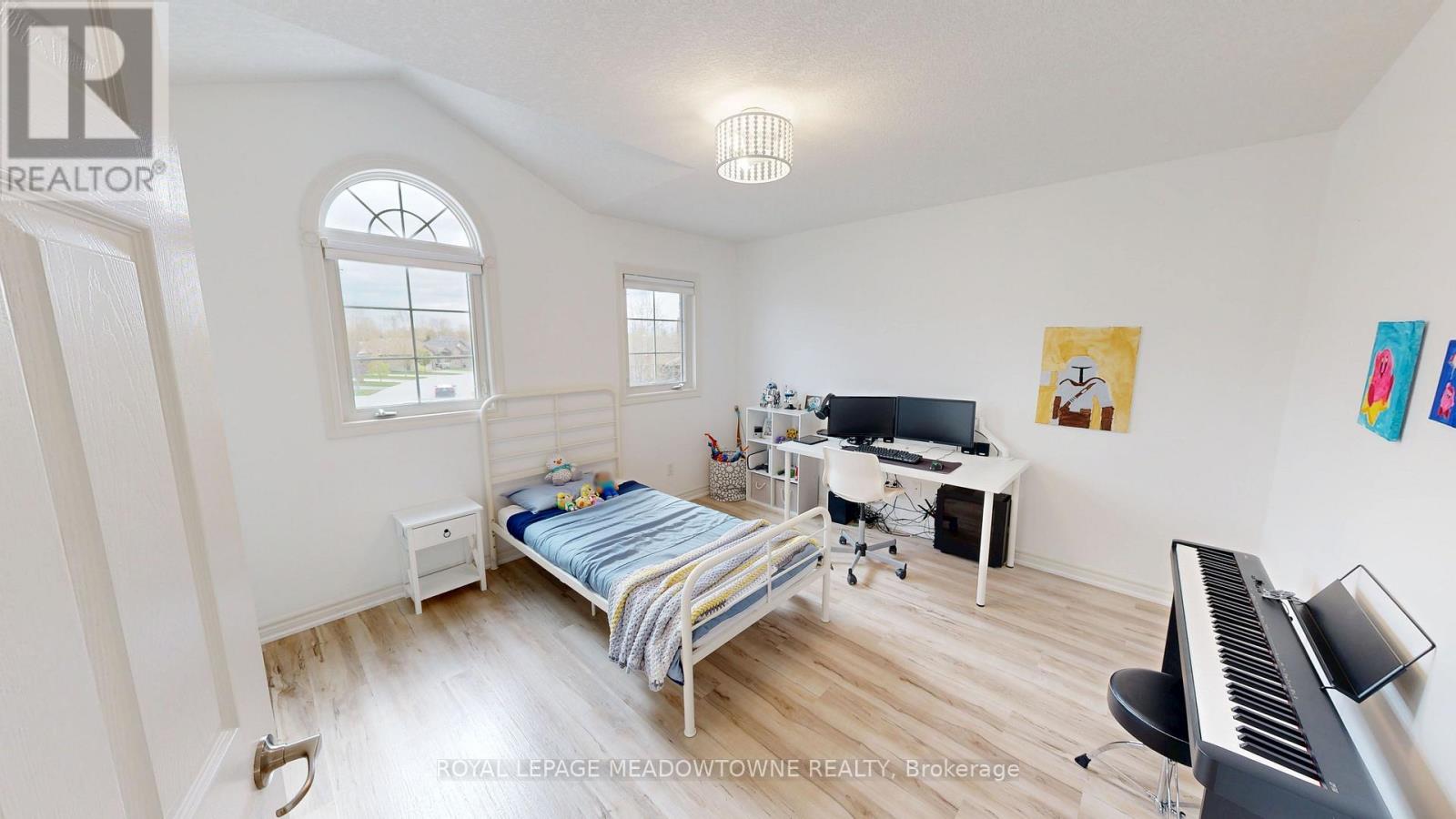30 JACKLIN COURT - 12