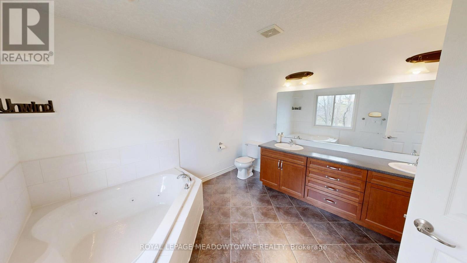 30 JACKLIN COURT - 22