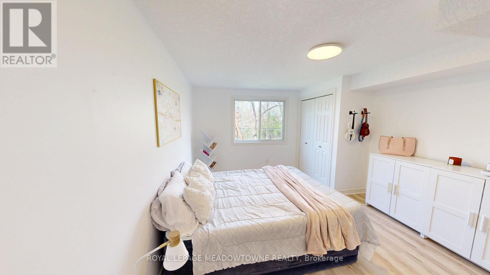 30 JACKLIN COURT - 24