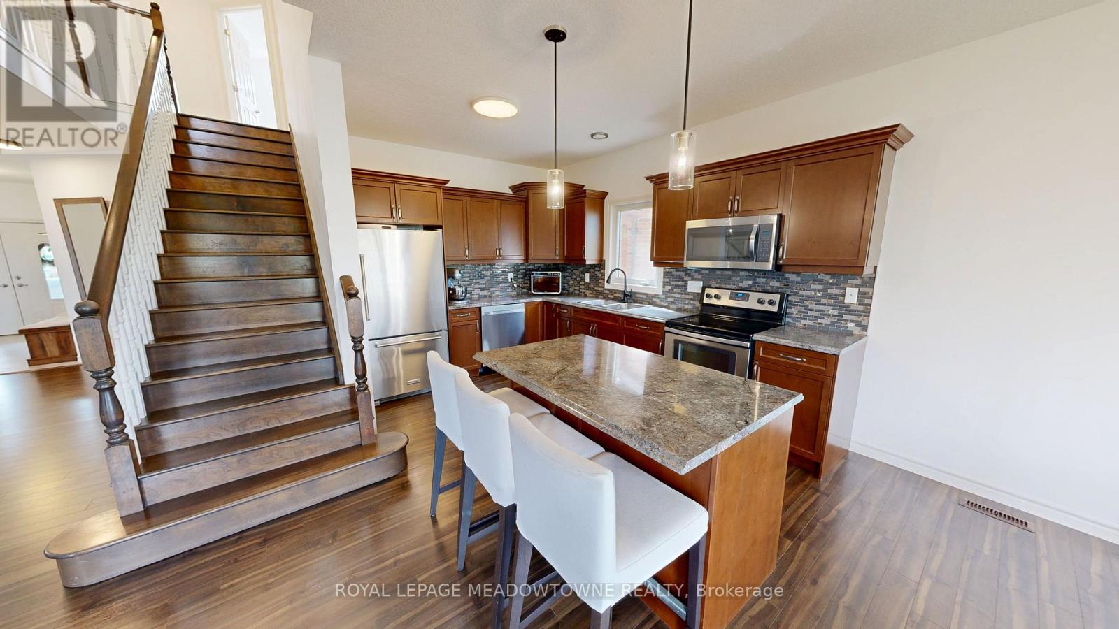 30 JACKLIN COURT - 6