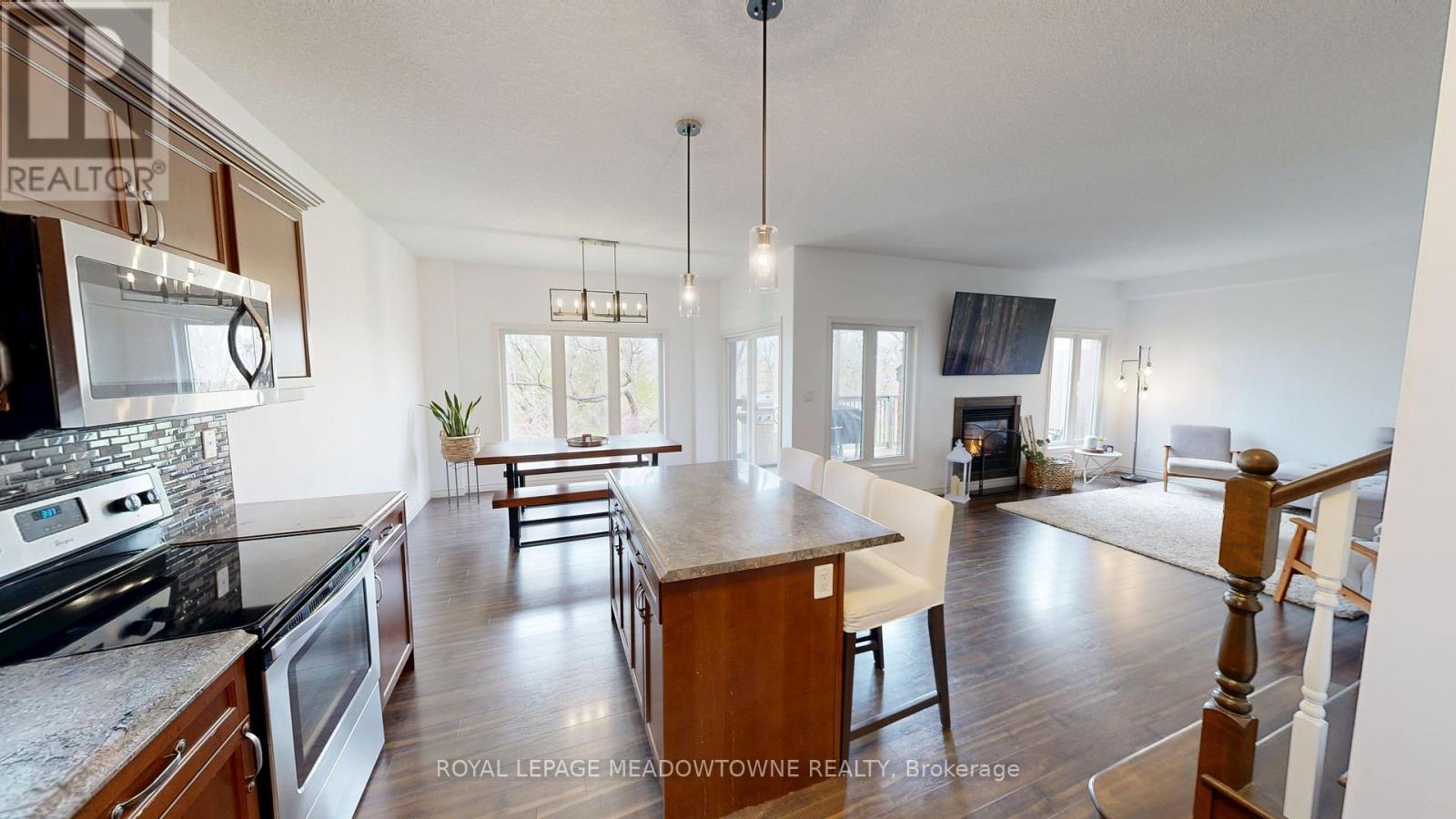 30 JACKLIN COURT - 7