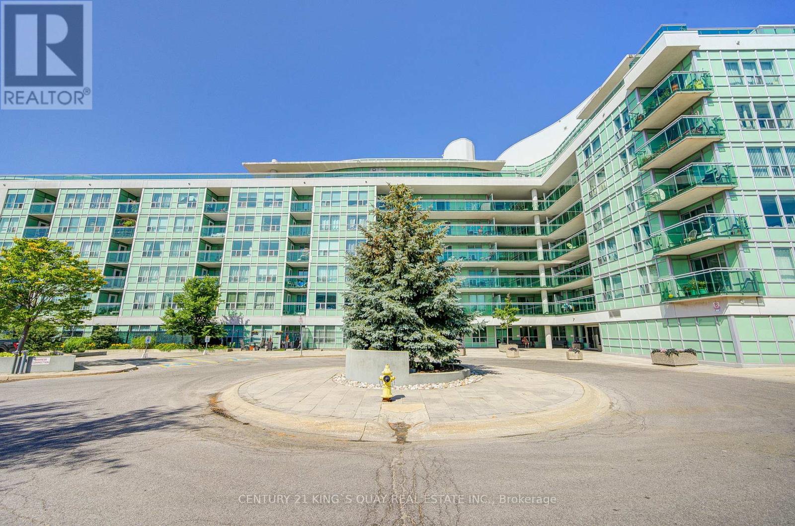 #227 60 FAIRFAX CRESCENT - 1
