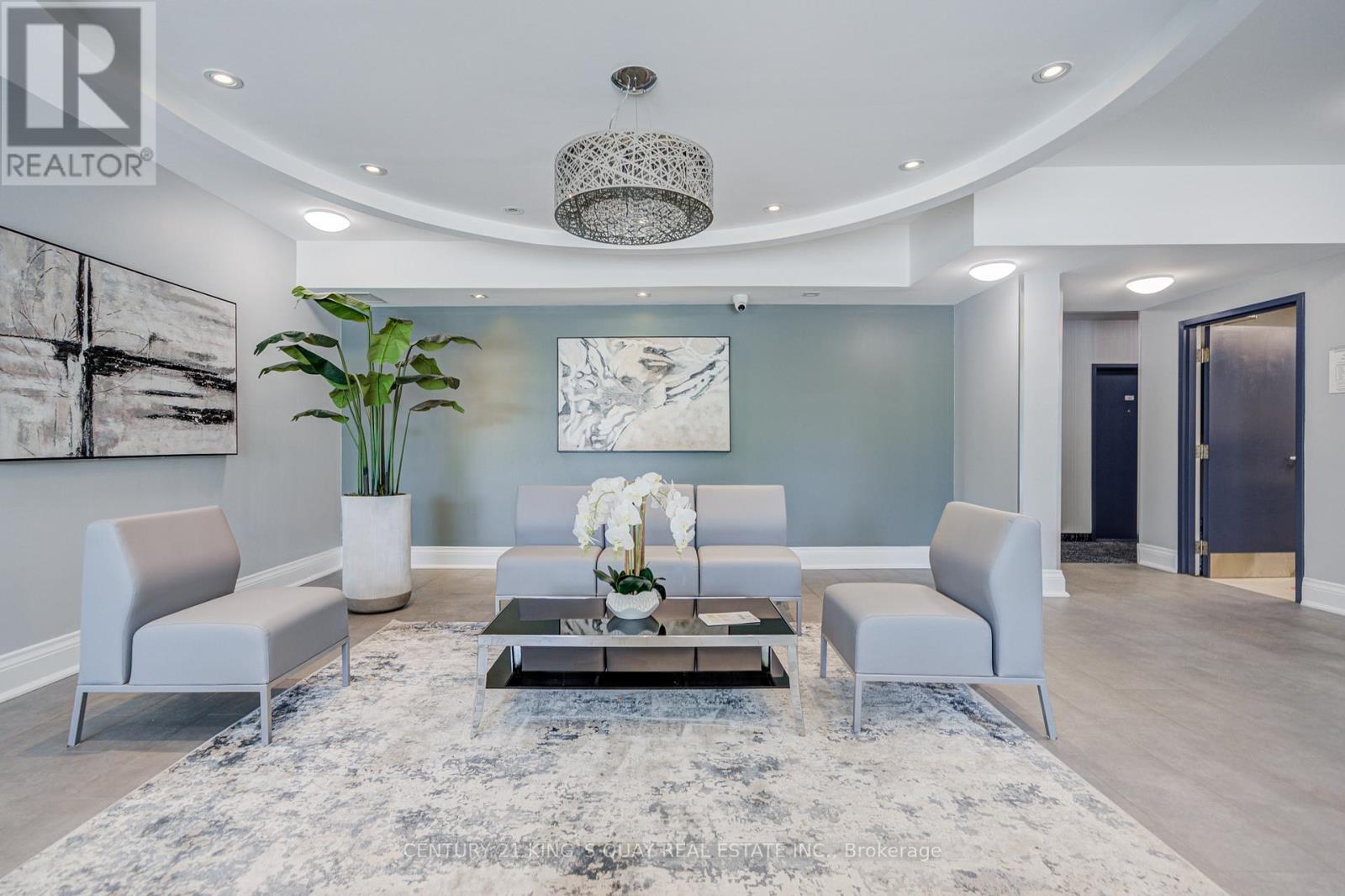 #227 60 FAIRFAX CRESCENT - 5