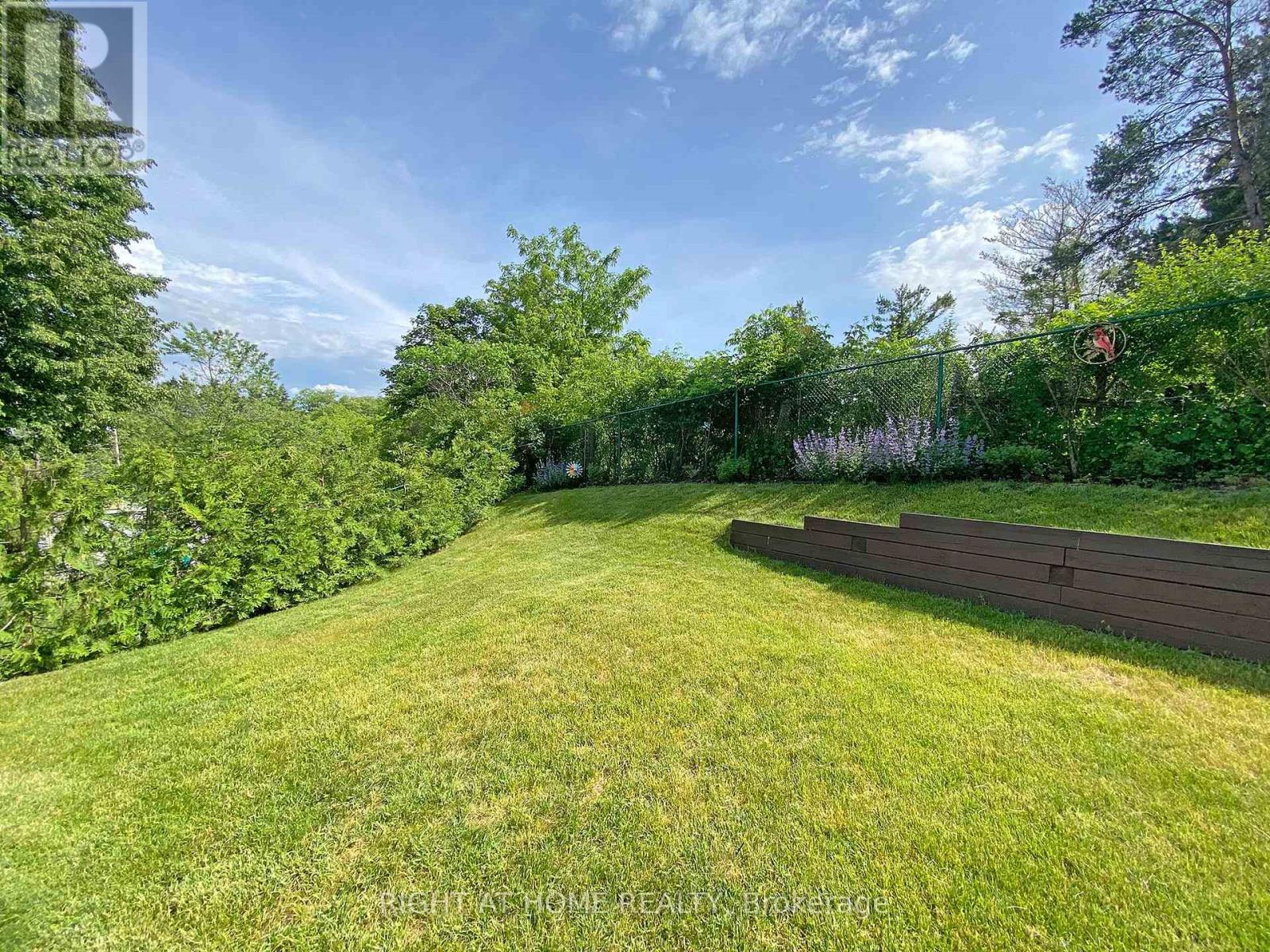 10 MUNRO STREET - 32