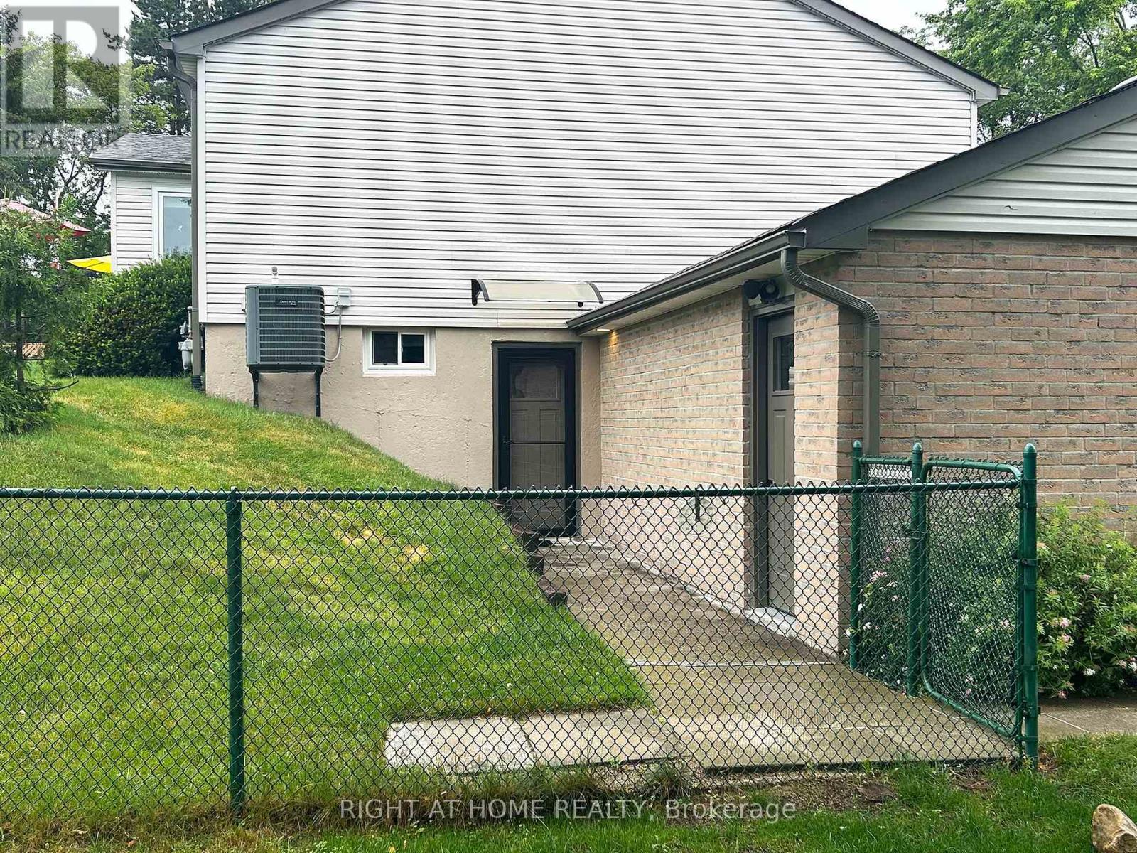 10 MUNRO STREET - 31