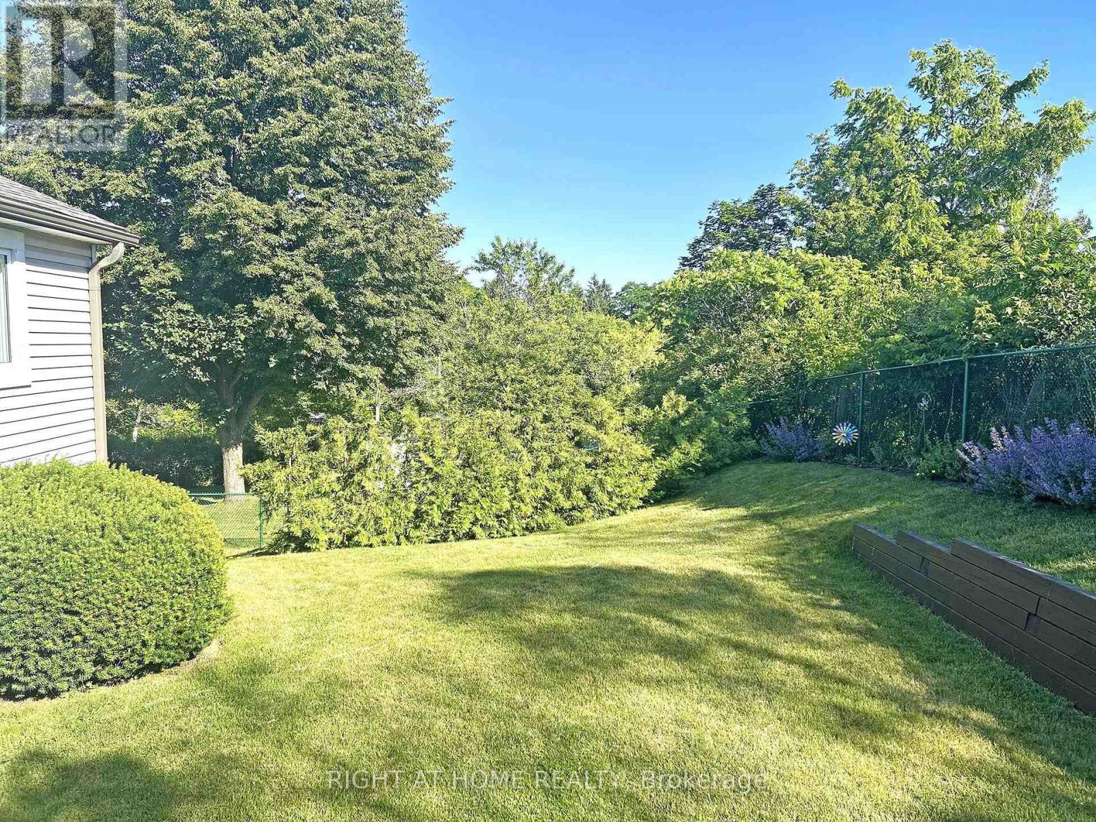 10 MUNRO STREET - 33