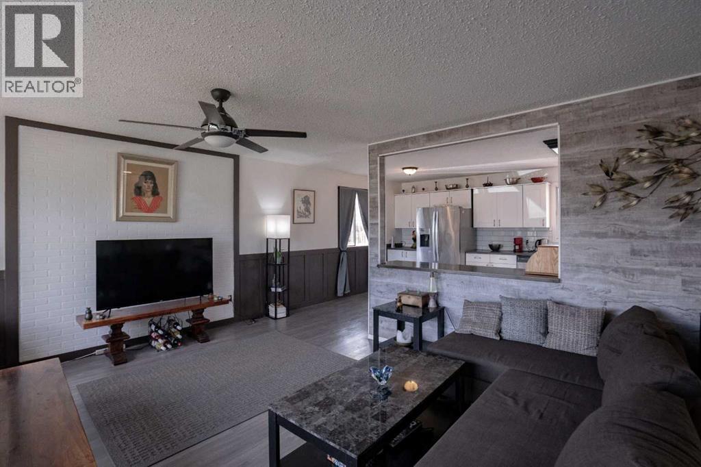 5210 54A Ave - 4