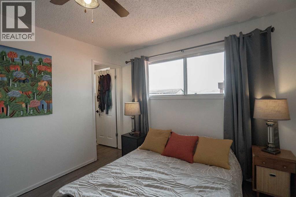 5210 54A Ave - 11