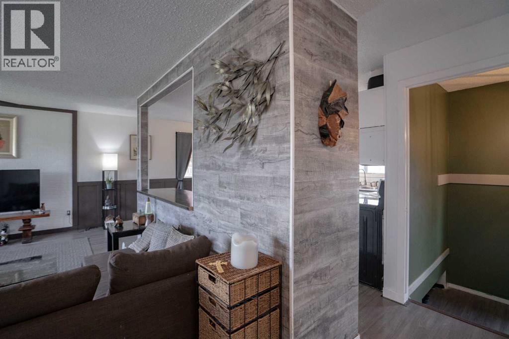 5210 54A Ave - 10