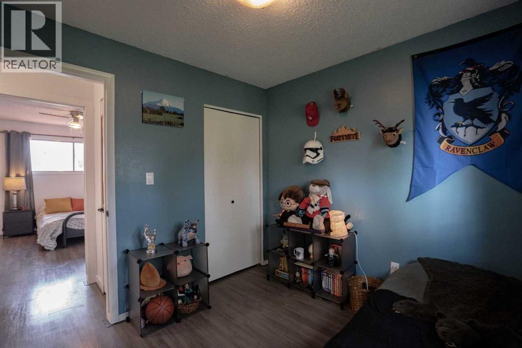5210 54A Ave - 15