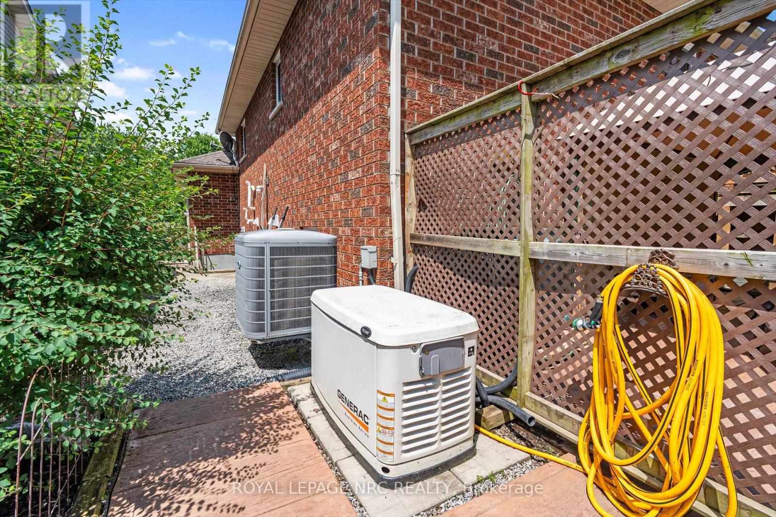 52 THOROLD AVENUE - 32