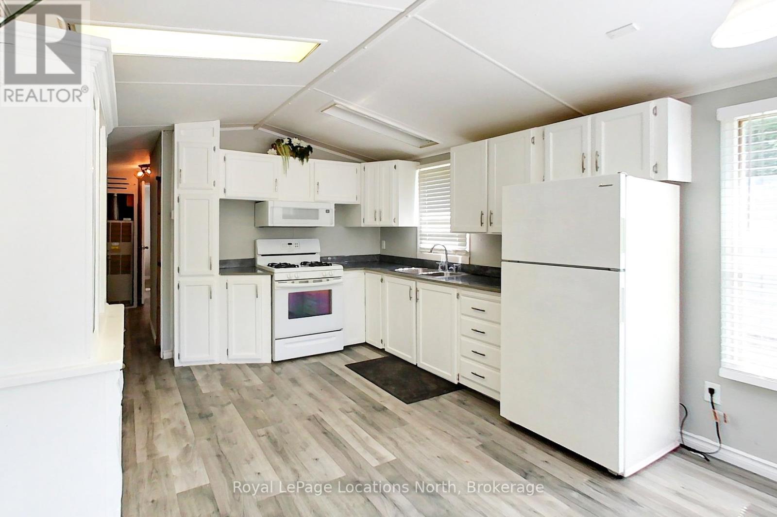 3 PRINCE RUPERT AVENUE - 11