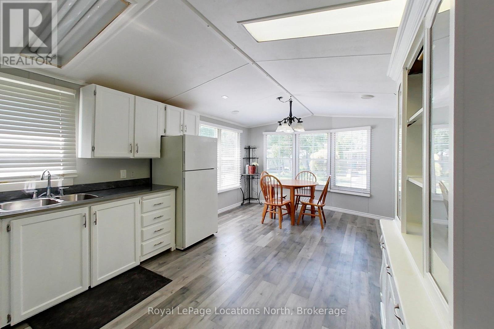3 PRINCE RUPERT AVENUE - 13