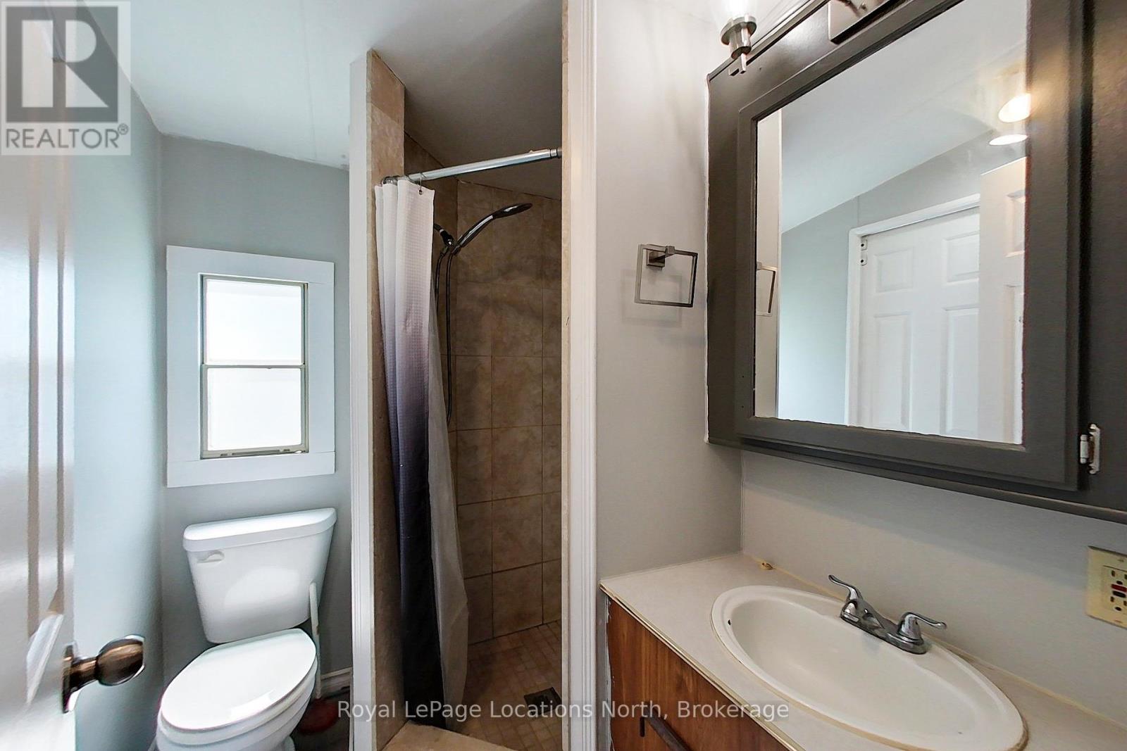 3 PRINCE RUPERT AVENUE - 18