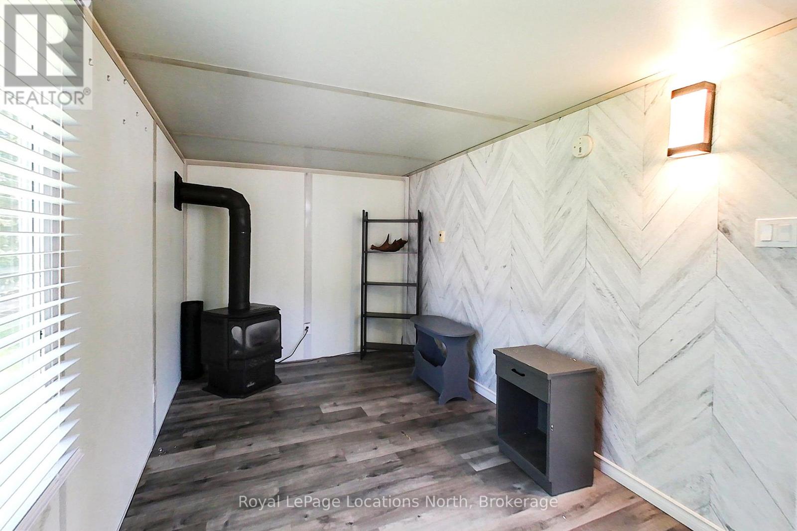 3 PRINCE RUPERT AVENUE - 8