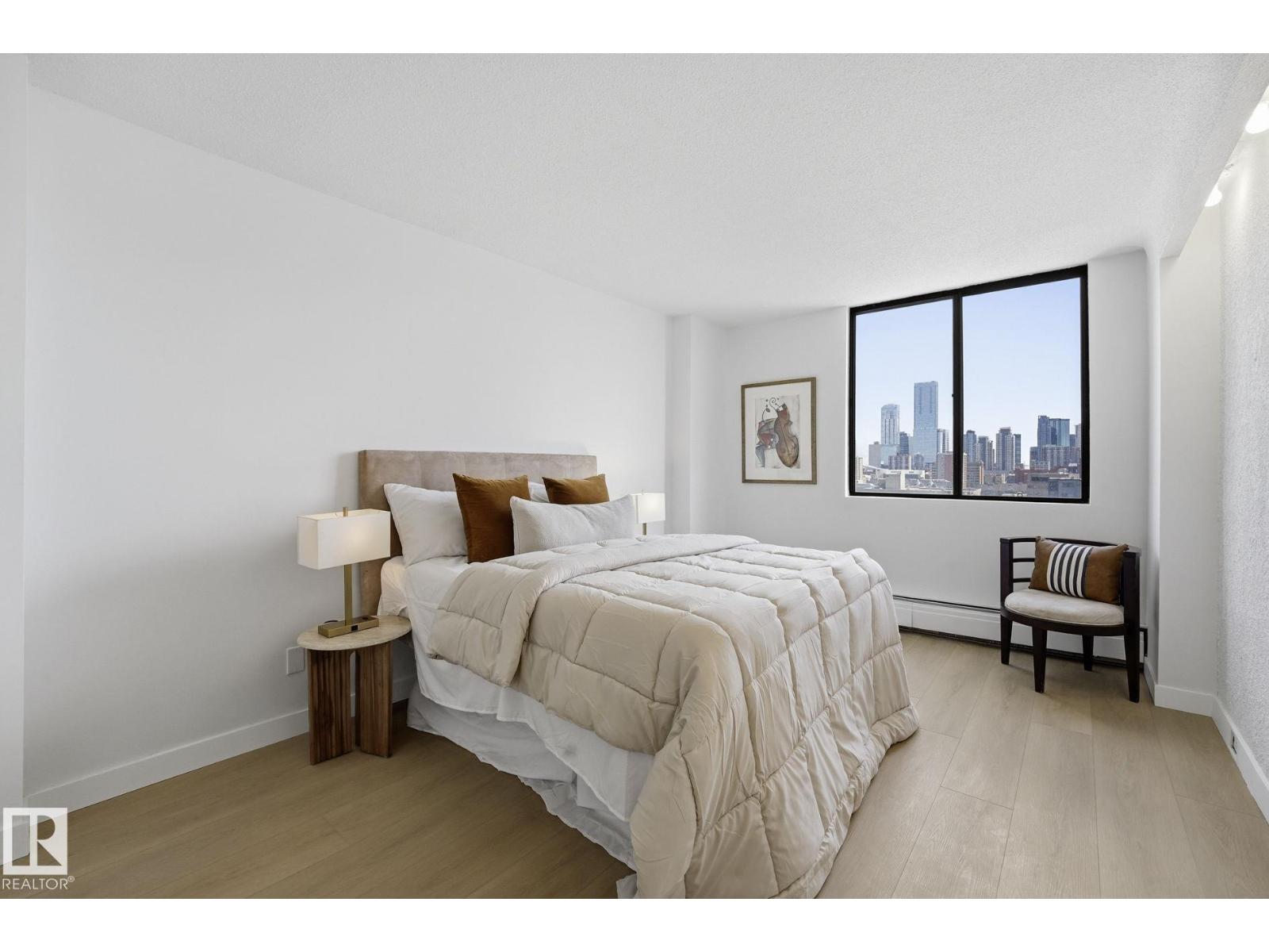 #1404 10160 115 ST NW - 15