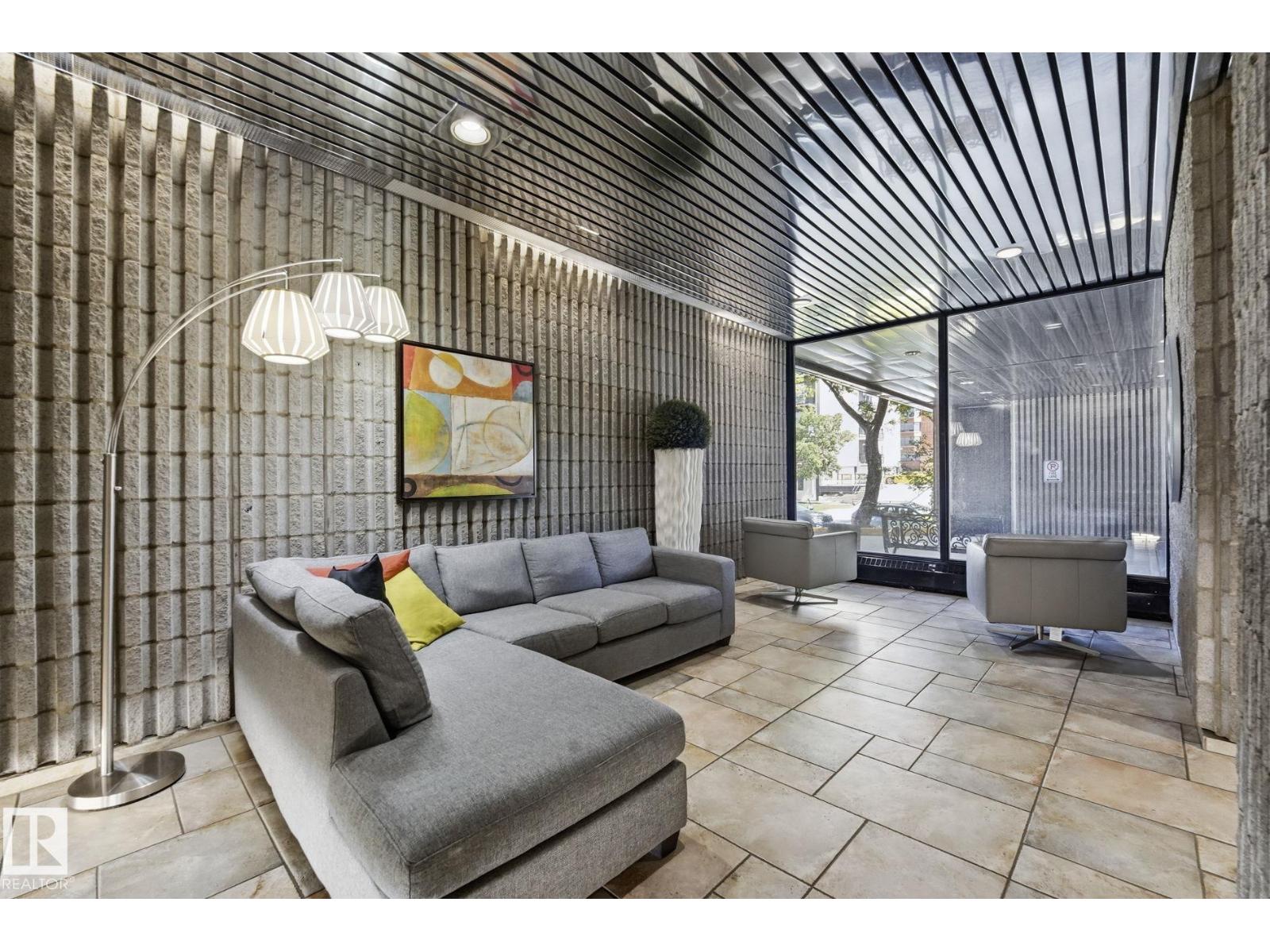 #1404 10160 115 ST NW - 34