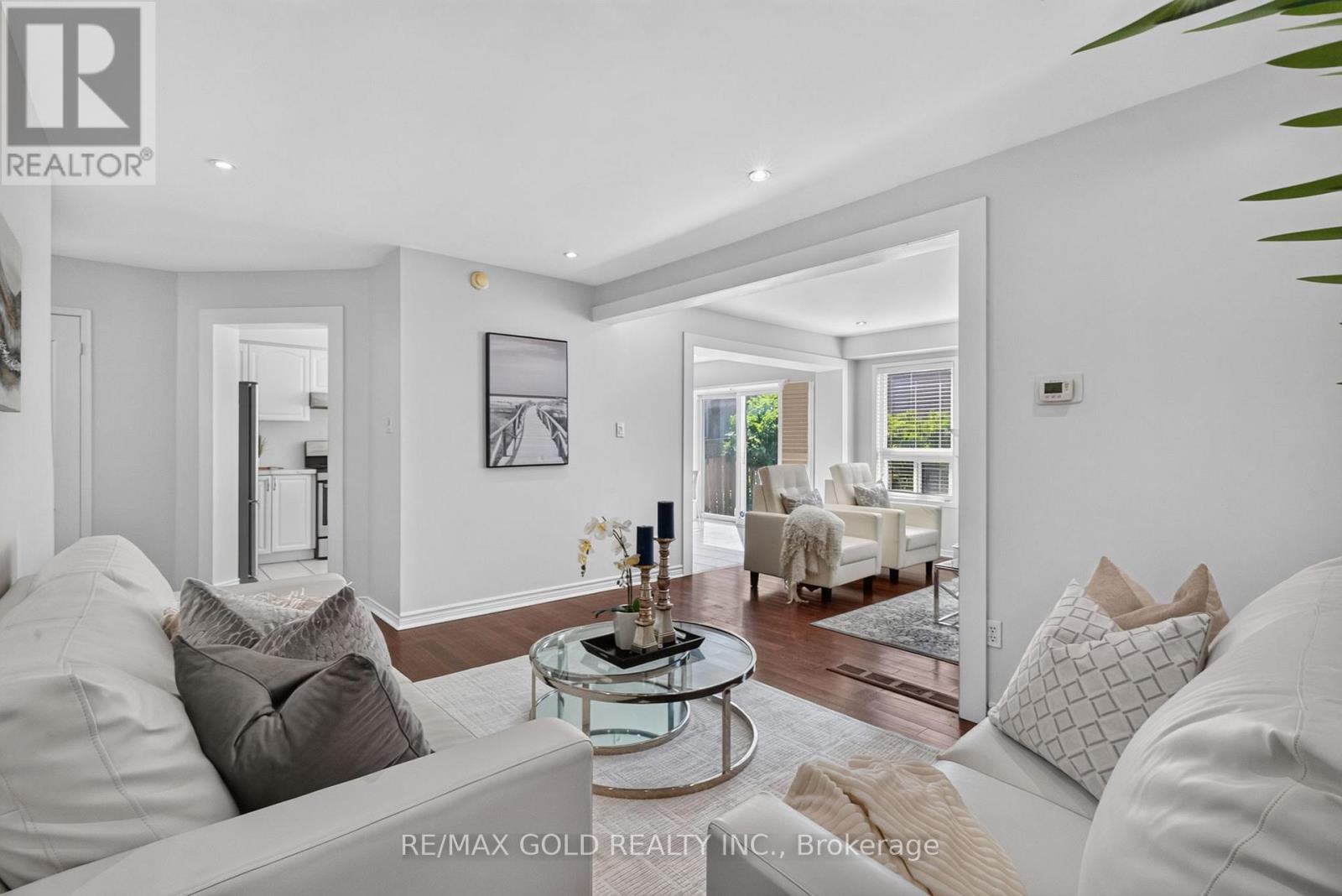40 DUNURE CRESCENT - 13
