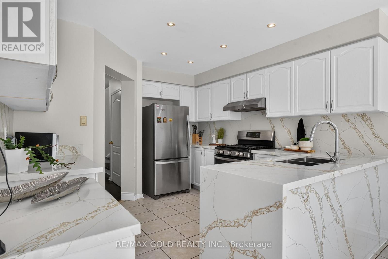 40 DUNURE CRESCENT - 17