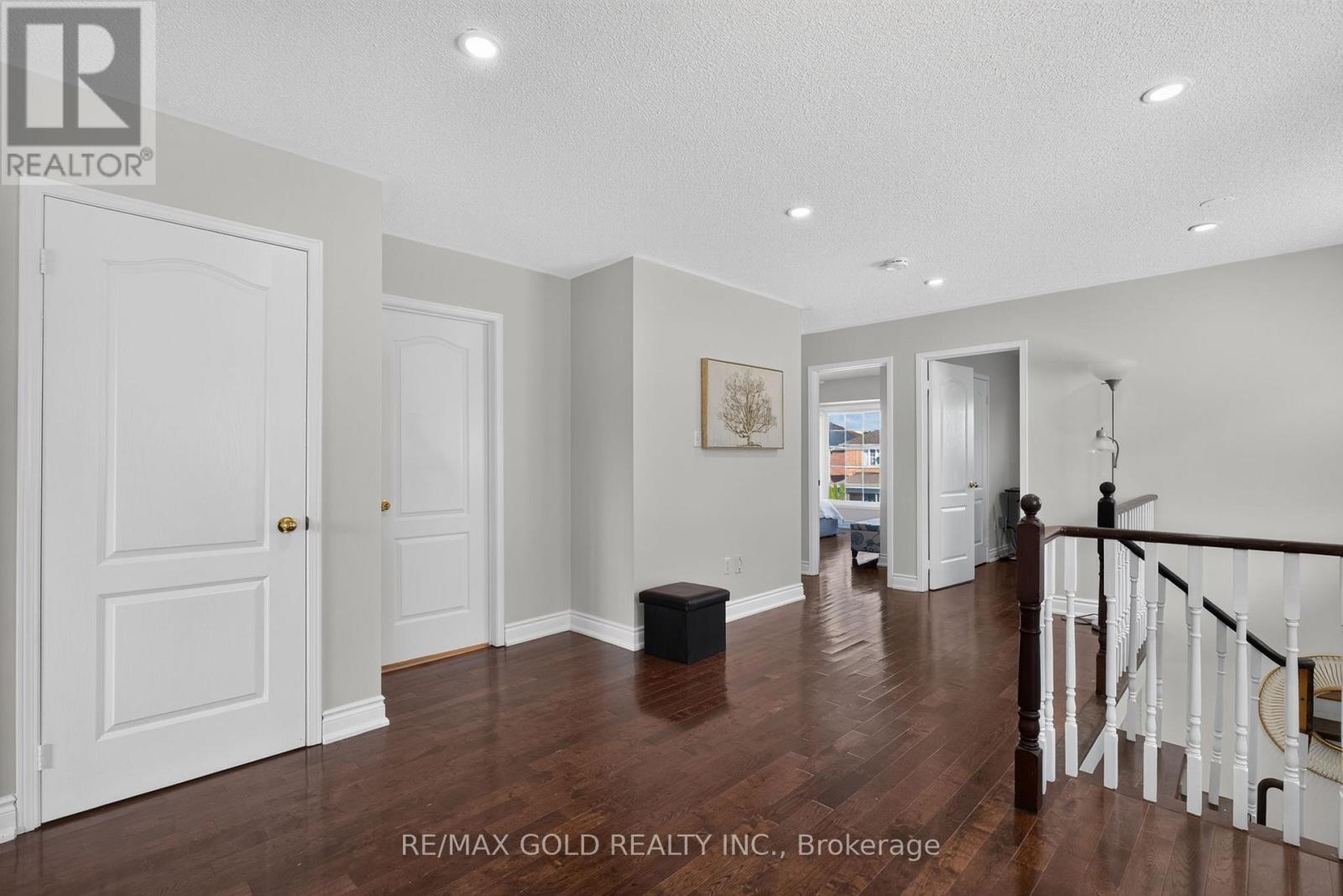 40 DUNURE CRESCENT - 33