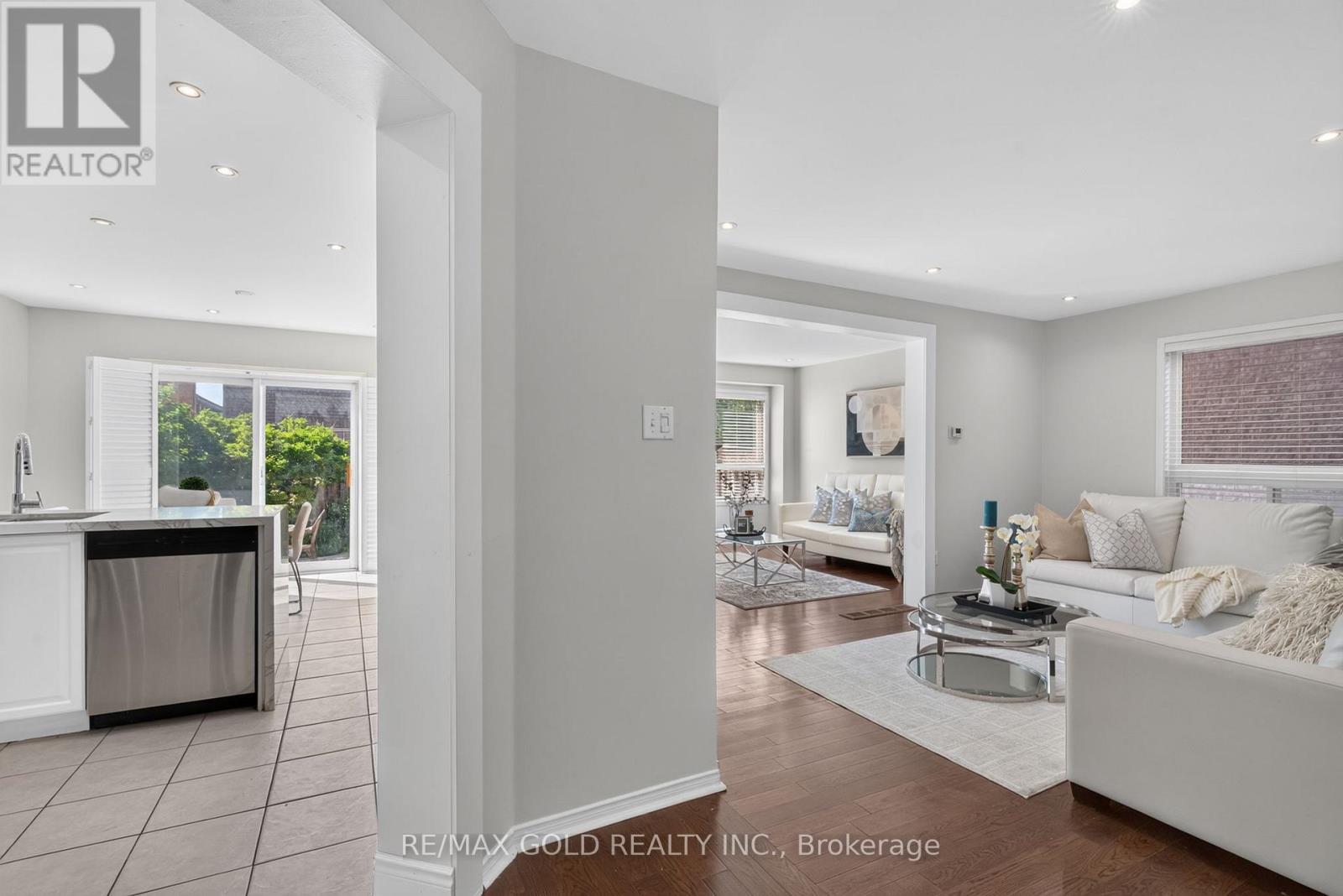 40 DUNURE CRESCENT - 7