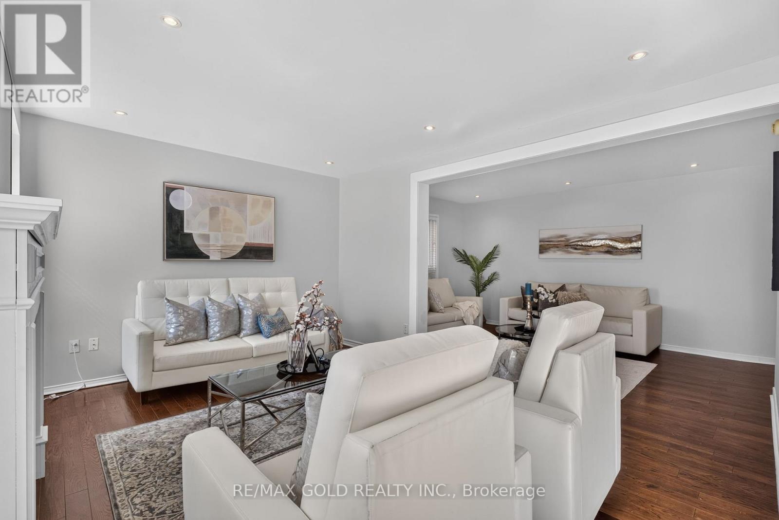 40 DUNURE CRESCENT - 9
