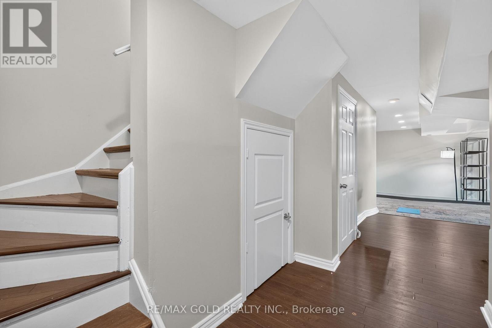 40 DUNURE CRESCENT - 36