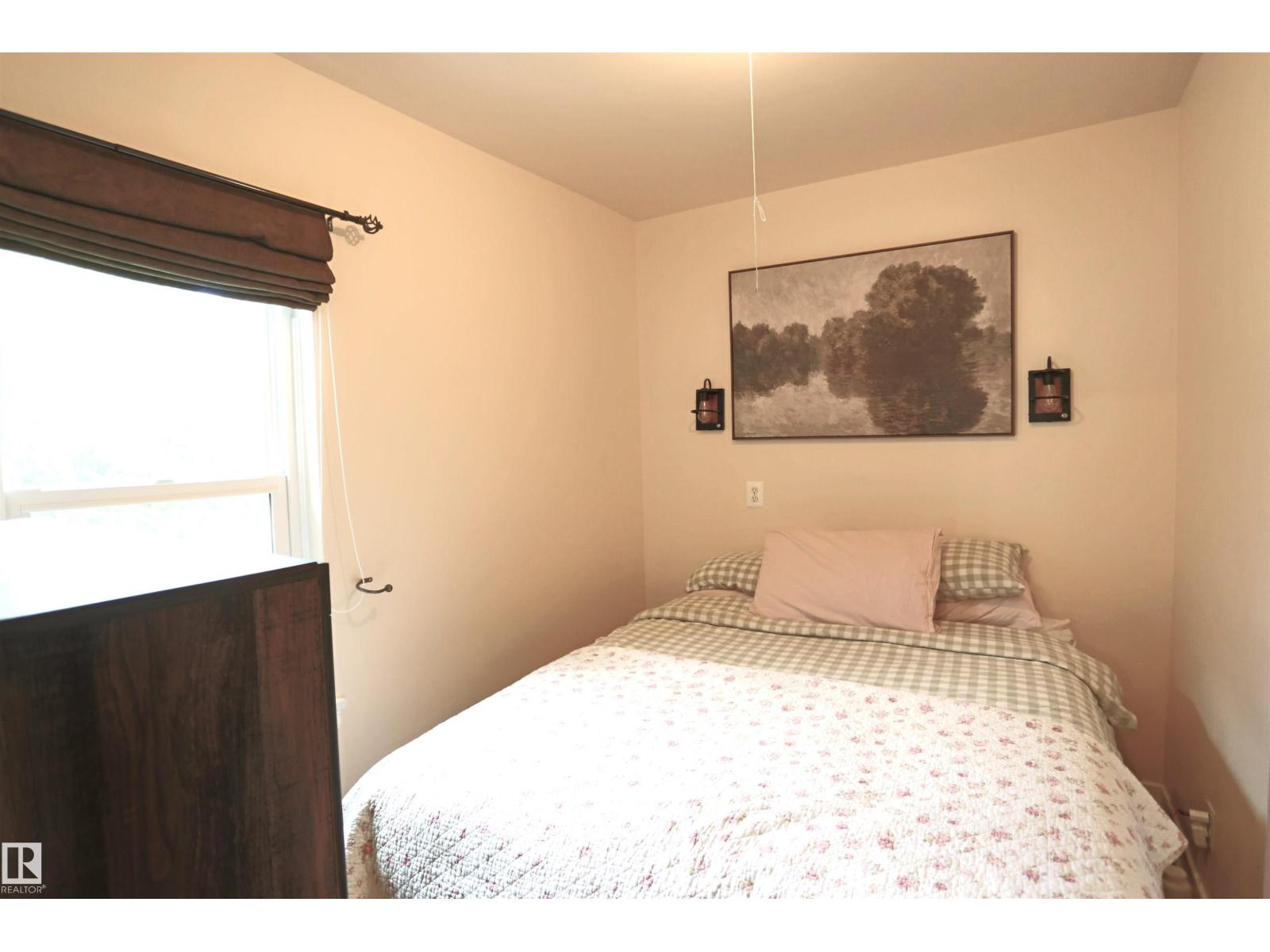 4807 53 AV — photo 10
