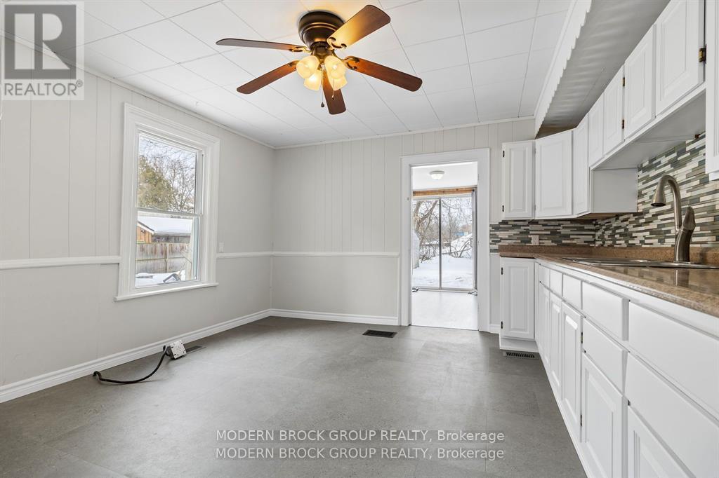 96 BROCK STREET - 12