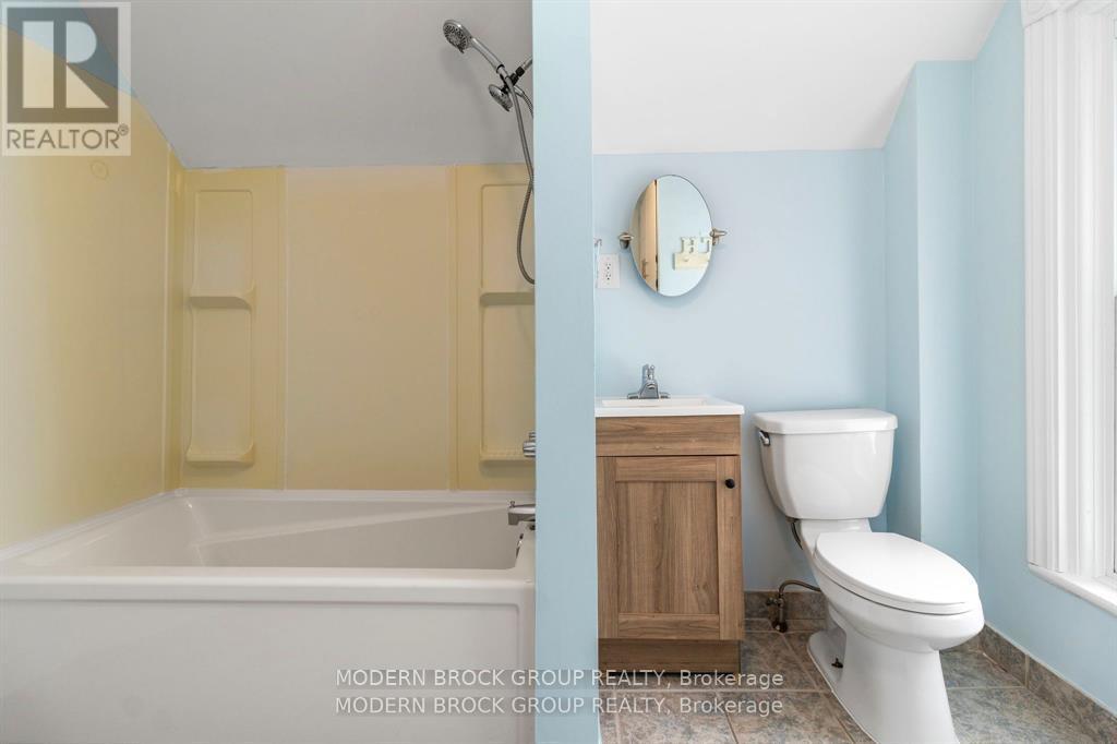 96 BROCK STREET - 29