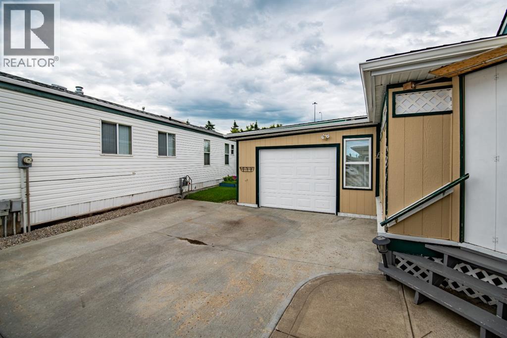Listing photo – 325, 37534 England Way, Rural Red Deer County
